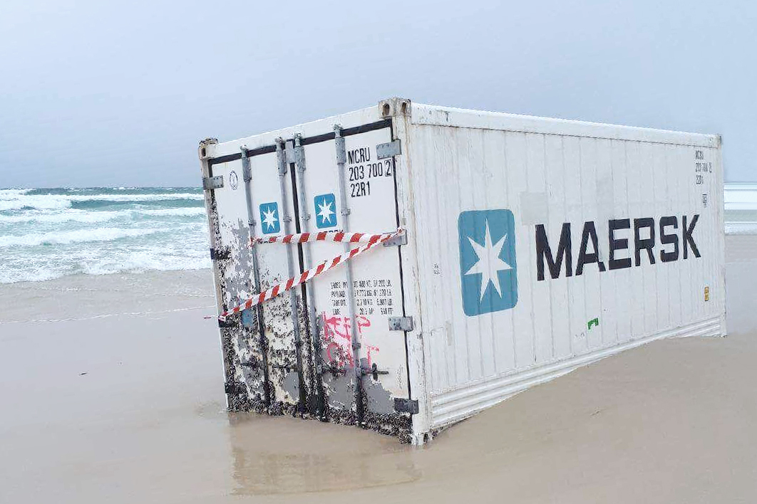 Грузовой контейнер выбросило на австралийский берег